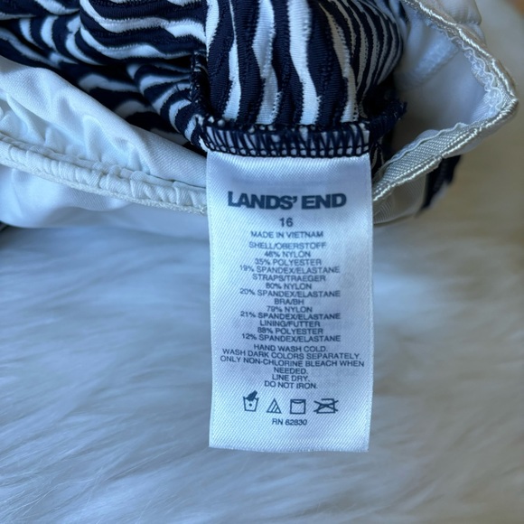 💙🤍LAND’S END NAVY AND WHITE STRIPED TANKINI TOP - Picture 6 of 6